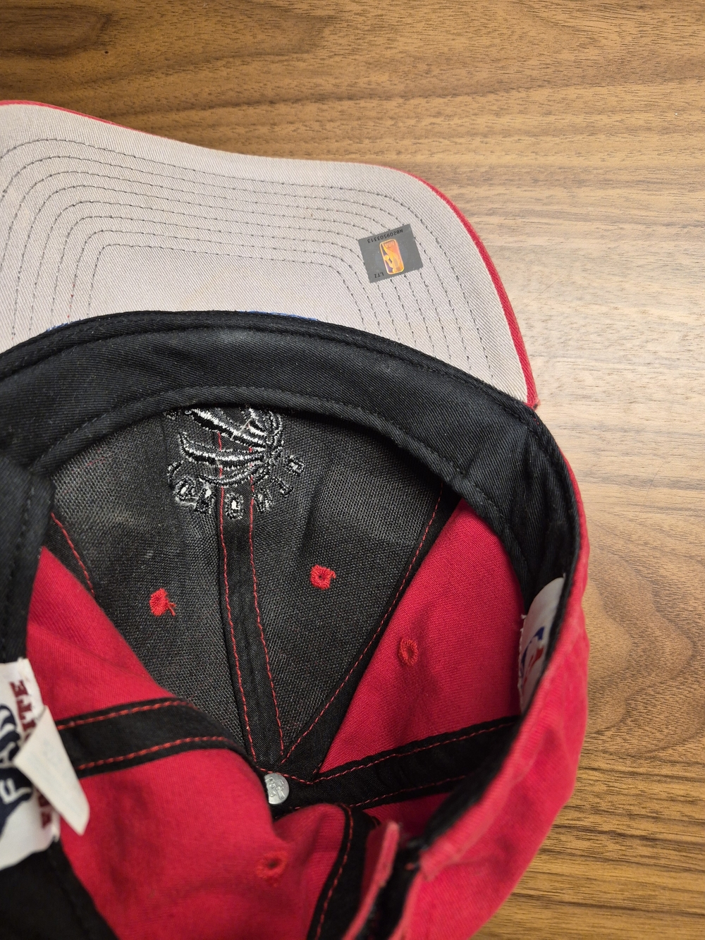 Toronto Raptors Red Embroidered Baseball Cap - Picture 4 of 6